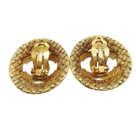Authentic CHANEL CC Logos Button Motif Earrings Quilted Gold-plated Clip-On - Picture 1 of 6